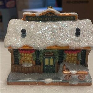 **LAST ONE***🎄 It’s  a Wonderful Life Bedford Falls Rail Station Ornament